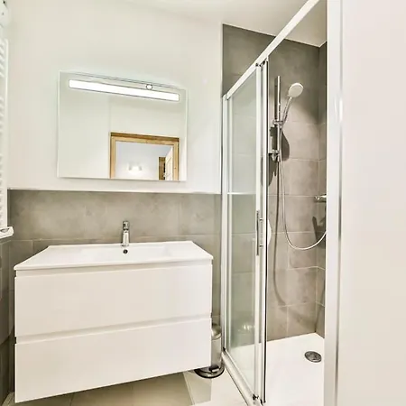 Grand Paradis C21 - Modern With Great Location